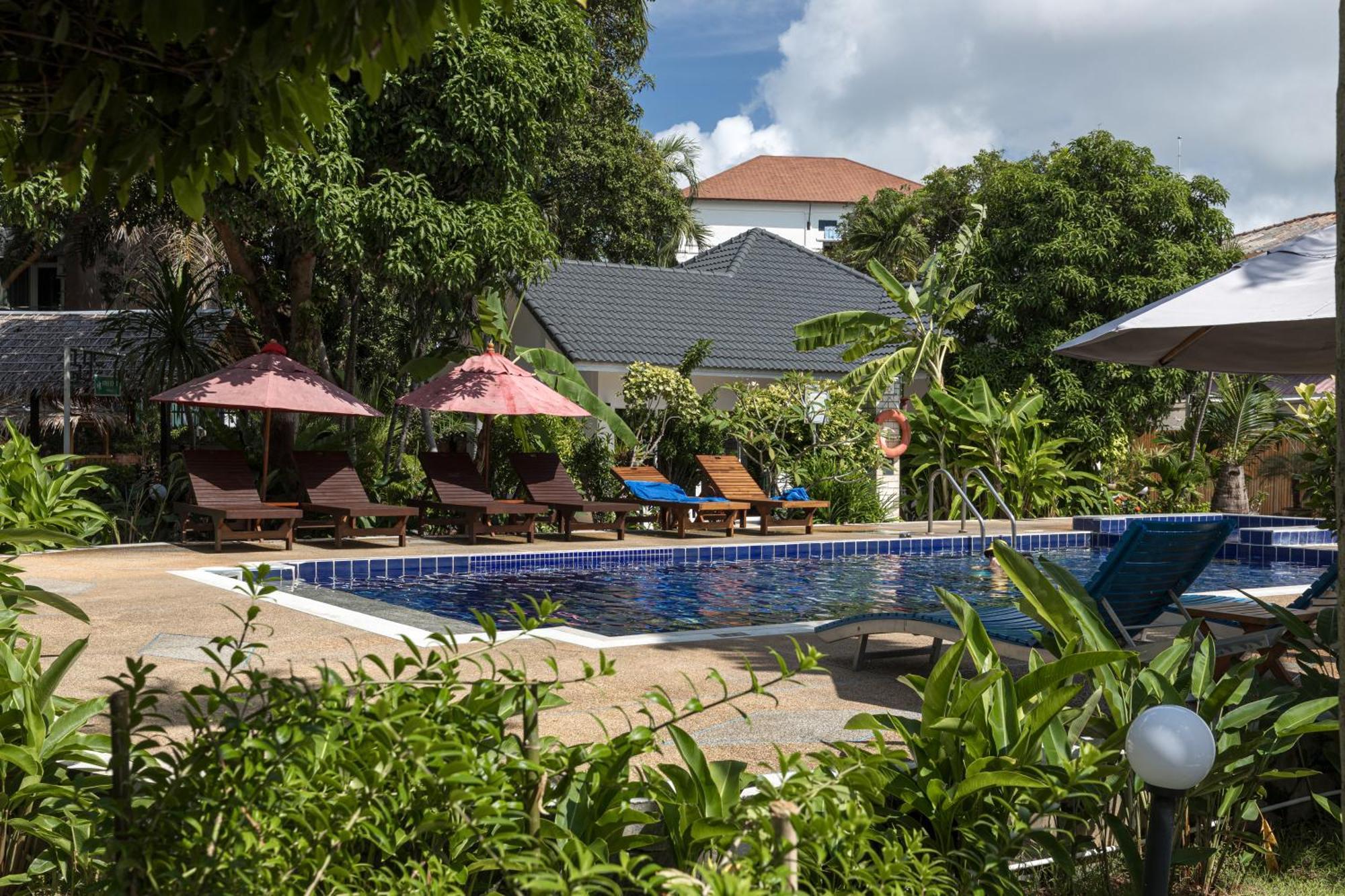 Blue Palm Kata Resort Buitenkant foto